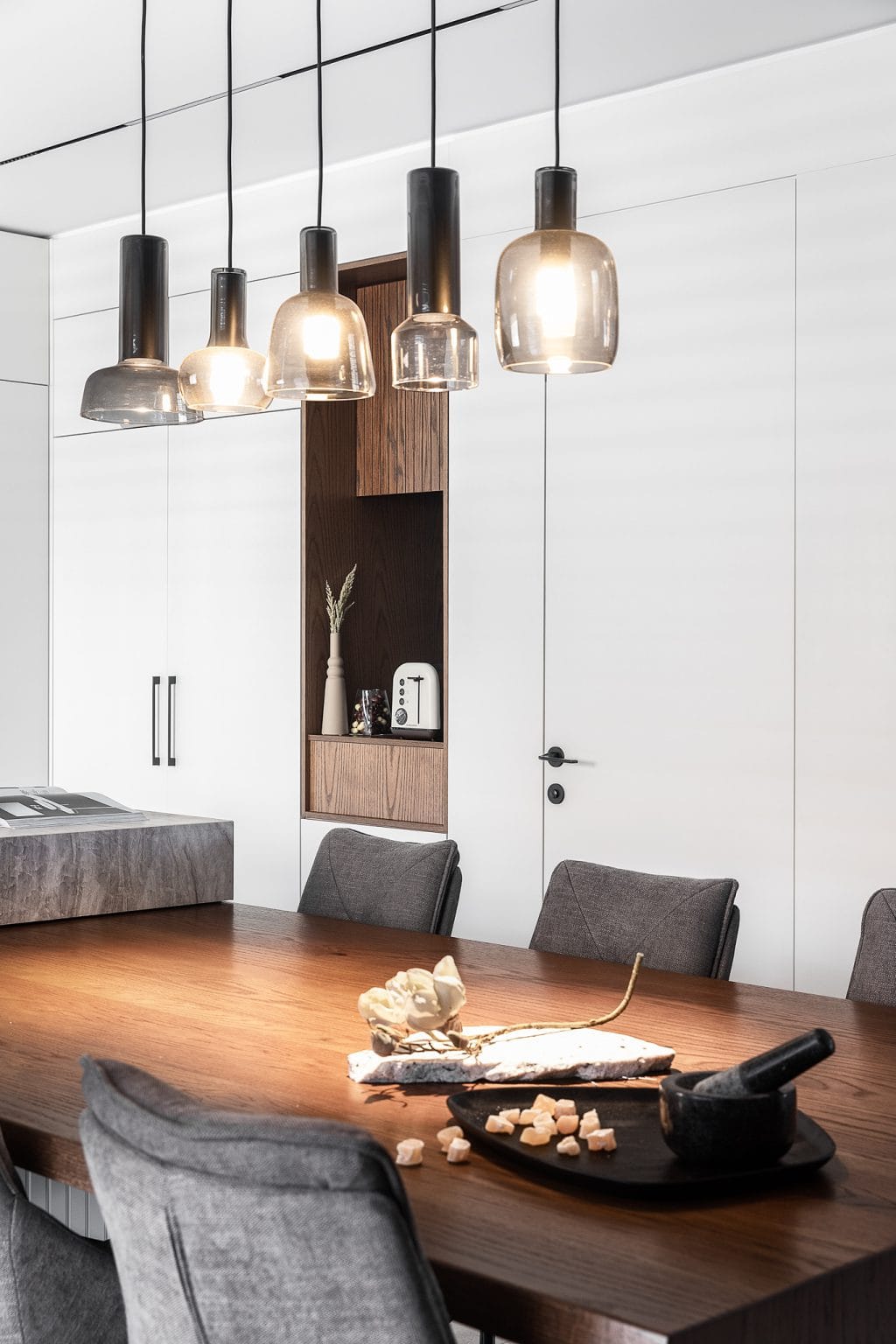 HOME - dlight